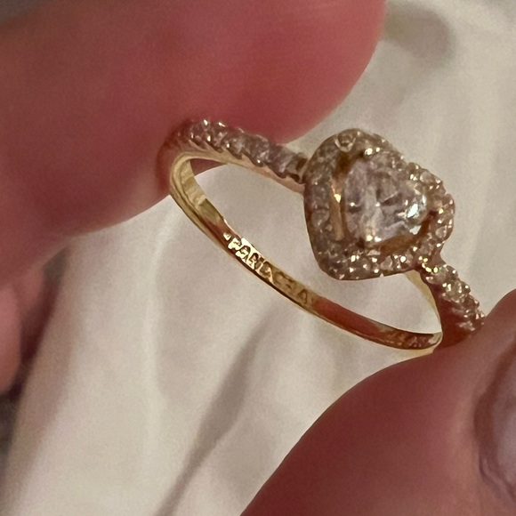 Pandora ring size 9 - Picture 2 of 2